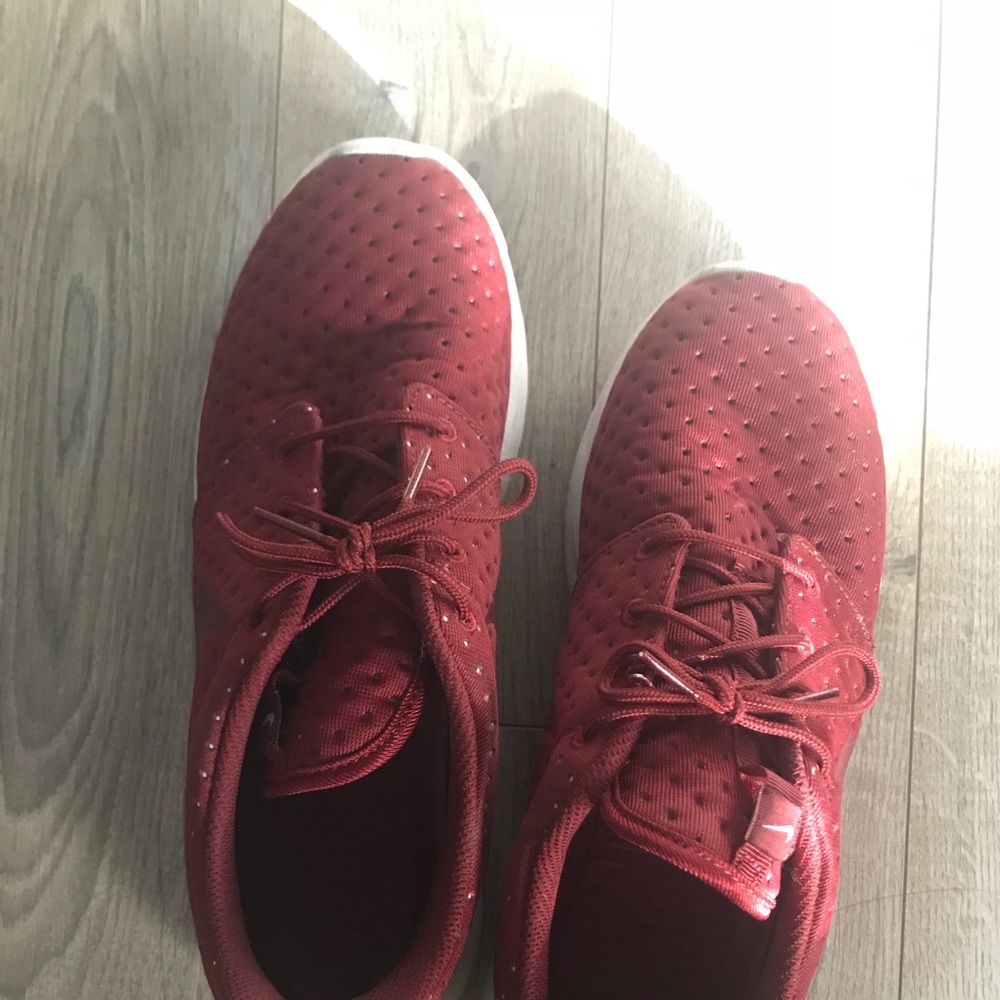 Red Nike Roshe runs